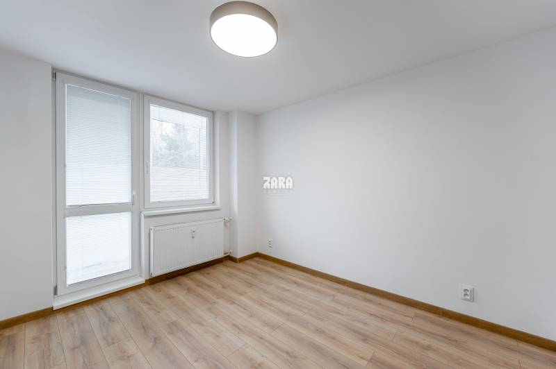 MICHALOVSKÁ:  moderný 3 izb. byt. REKONŠTRUKCIA, ZARIADENIE, LOGGIA. 