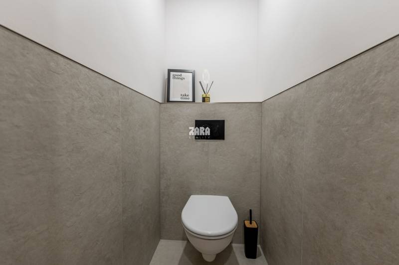 MICHALOVSKÁ:  moderný 3 izb. byt. REKONŠTRUKCIA, ZARIADENIE, LOGGIA. 