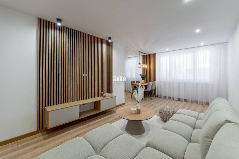 MICHALOVSKÁ:  moderný 3 izb. byt. REKONŠTRUKCIA, ZARIADENIE, LOGGIA. 