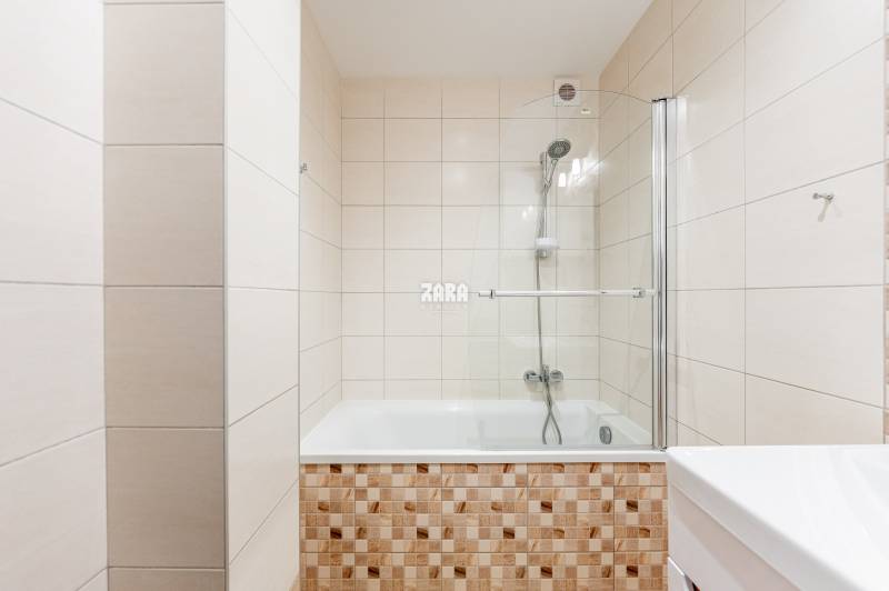 SEVER - Národná trieda, 3 izb.TEHLOVÝ byt 64 m2 + balkón REKONŠTRUKCIA