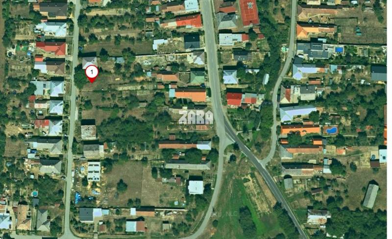 Nováčany - stavebný pozemok  centre obce pre výstavbu 1-2 rod. domov