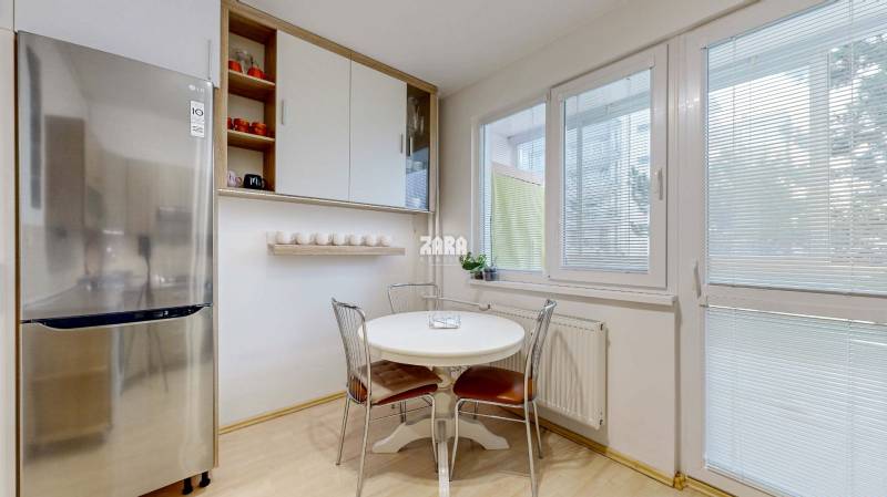 Trieda SNP -  veľmi pekný 2 izbový byt 52 m², 3 x LOGGIA (18 m²). KR