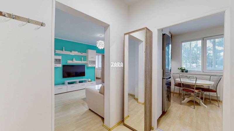 Trieda SNP -  veľmi pekný 2 izbový byt 52 m², 3 x LOGGIA (18 m²). KR