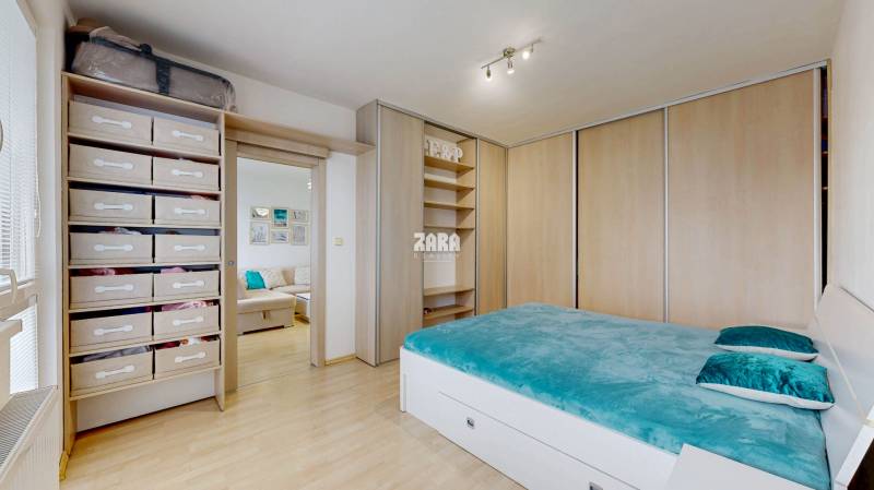 Trieda SNP -  veľmi pekný 2 izbový byt 52 m², 3 x LOGGIA (18 m²). KR