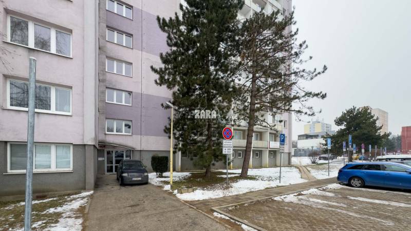 Trieda SNP -  veľmi pekný 2 izbový byt 52 m², 3 x LOGGIA (18 m²). KR