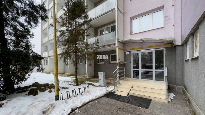 Trieda SNP -  veľmi pekný 2 izbový byt 52 m², 3 x LOGGIA (18 m²). KR