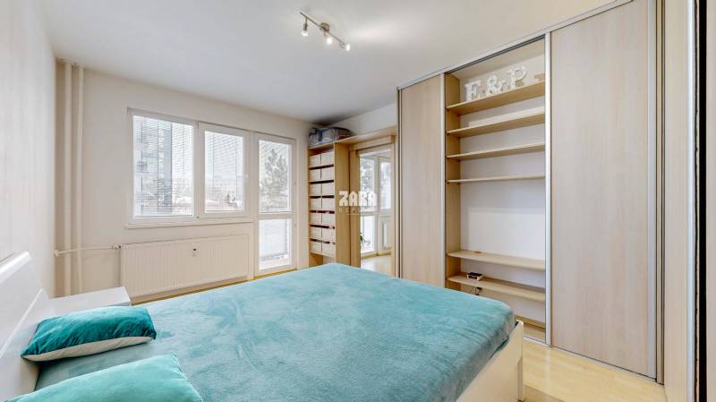 Trieda SNP -  veľmi pekný 2 izbový byt 52 m², 3 x LOGGIA (18 m²). KR