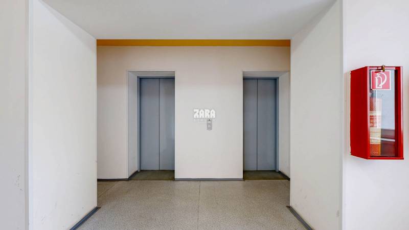 Trieda SNP -  veľmi pekný 2 izbový byt 52 m², 3 x LOGGIA (18 m²). KR