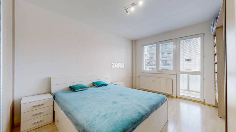 Trieda SNP -  veľmi pekný 2 izbový byt 52 m², 3 x LOGGIA (18 m²). KR