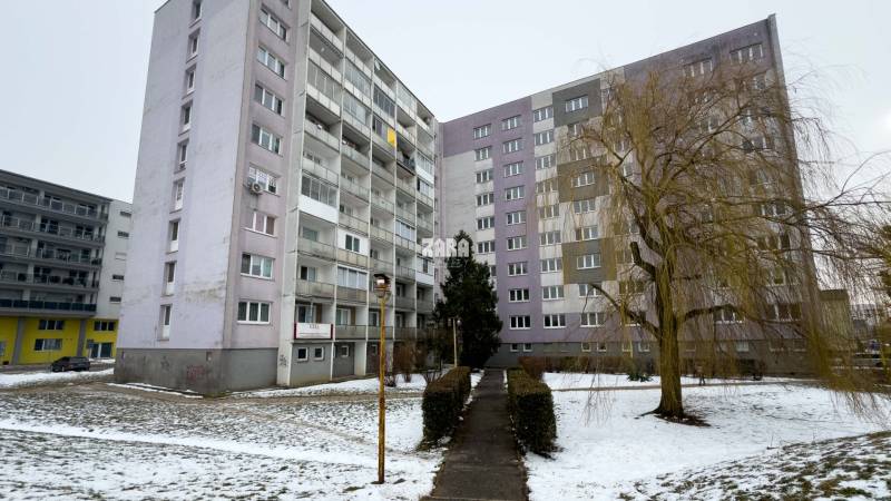 Trieda SNP -  veľmi pekný 2 izbový byt 52 m², 3 x LOGGIA (18 m²). KR