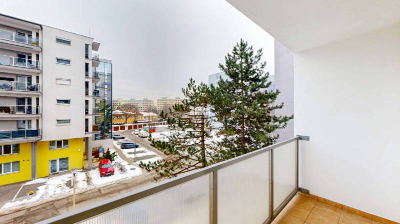 Trieda SNP -  veľmi pekný 2 izbový byt 52 m², 3 x LOGGIA (18 m²). KR