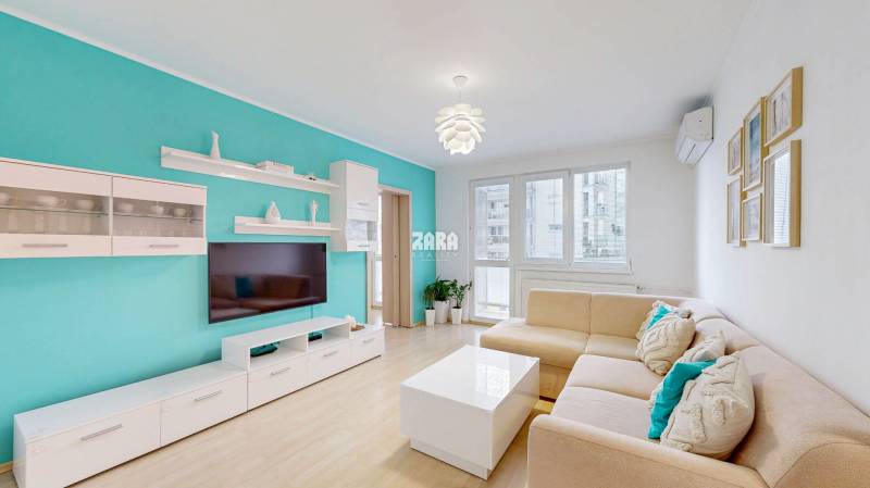 Trieda SNP -  veľmi pekný 2 izbový byt 52 m², 3 x LOGGIA (18 m²). KR