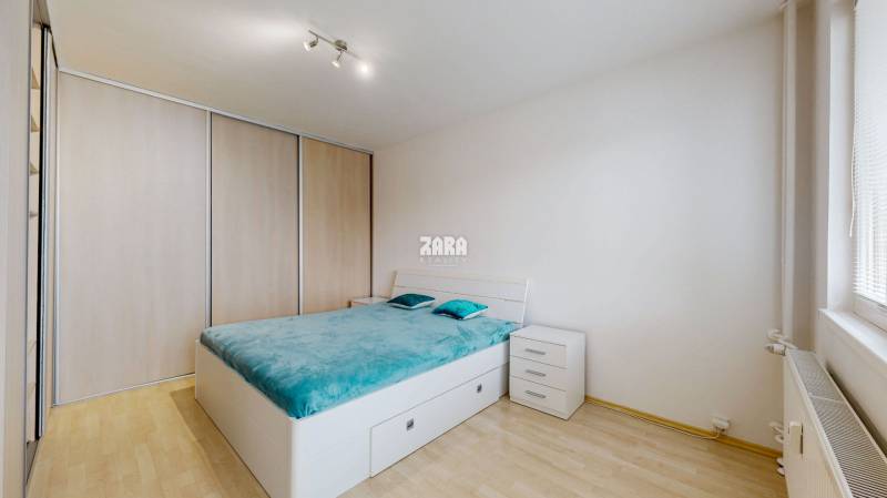 Trieda SNP -  veľmi pekný 2 izbový byt 52 m², 3 x LOGGIA (18 m²). KR