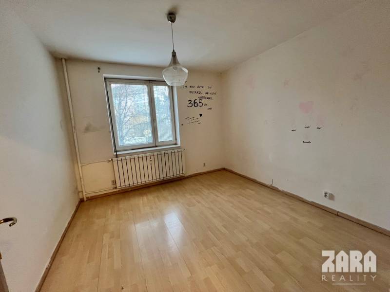 LUDMANSKÁ - 3 izbový byt, 65 m2 + loggia. KÚPOU VOĽNÝ. ČR.