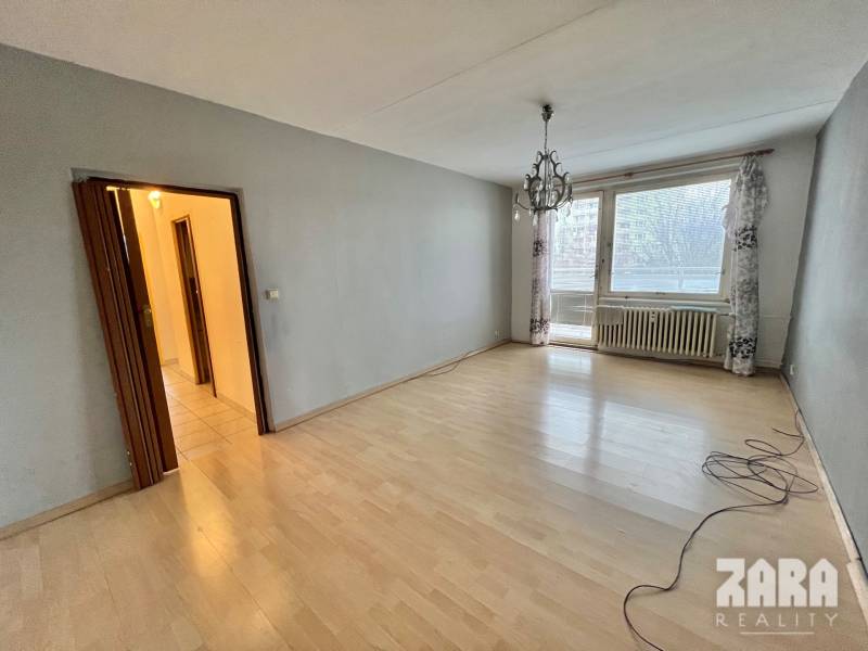 LUDMANSKÁ - 3 izbový byt, 65 m2 + loggia. KÚPOU VOĽNÝ. ČR.