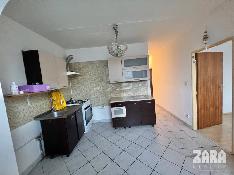 LUDMANSKÁ - 3 izbový byt, 65 m2 + loggia. KÚPOU VOĽNÝ. ČR.