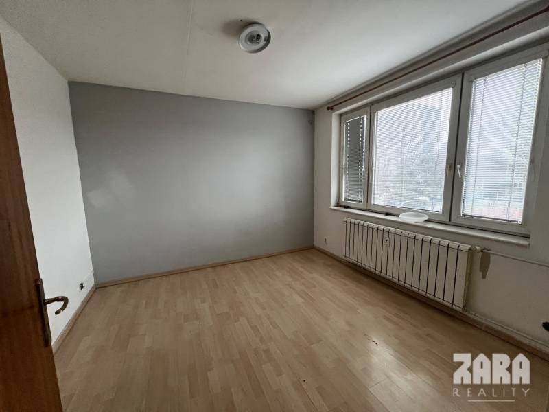 LUDMANSKÁ - 3 izbový byt, 65 m2 + loggia. KÚPOU VOĽNÝ. ČR.