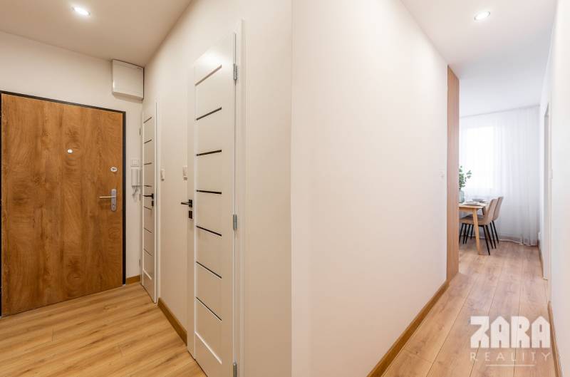 Kpt. Jaroša -  NOVINKA - MODERNÝ 2 IZBOVÝ BYT, 59 m2 + loggia.