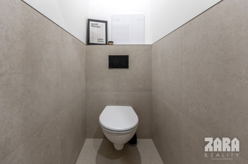 Kpt. Jaroša -  NOVINKA - MODERNÝ 2 IZBOVÝ BYT, 59 m2 + loggia.