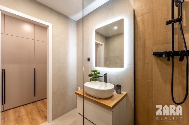 Kpt. Jaroša -  NOVINKA - MODERNÝ 2 IZBOVÝ BYT, 59 m2 + loggia.