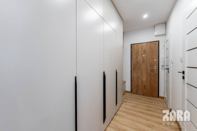 Kpt. Jaroša -  NOVINKA - MODERNÝ 2 IZBOVÝ BYT, 59 m2 + loggia.