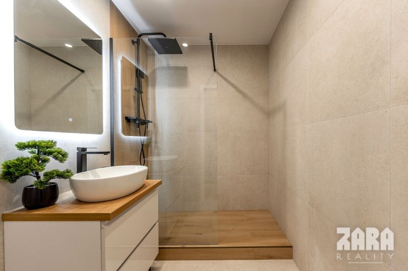 Kpt. Jaroša -  NOVINKA - MODERNÝ 2 IZBOVÝ BYT, 59 m2 + loggia.