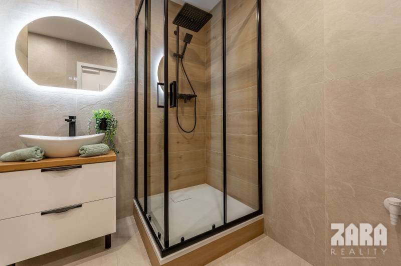 Belehradská - NOVINKA - MODERNÝ  2 izbový byt, 39 m2 + loggia