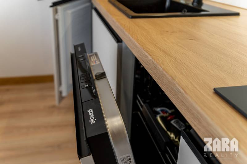 Belehradská - NOVINKA - MODERNÝ  2 izbový byt, 39 m2 + loggia