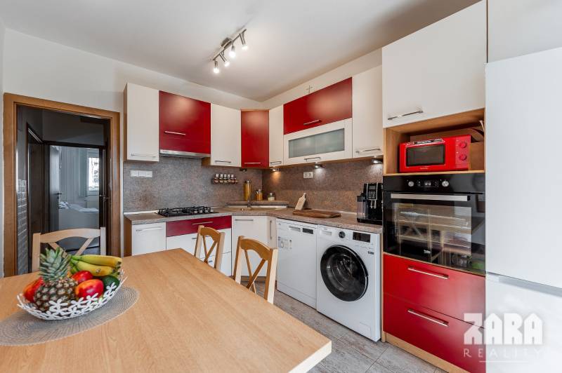 KVP:Čordáková pekný, priestranný 3 i. byt, 72 m2, loggia.REKONŠTRUKCIA