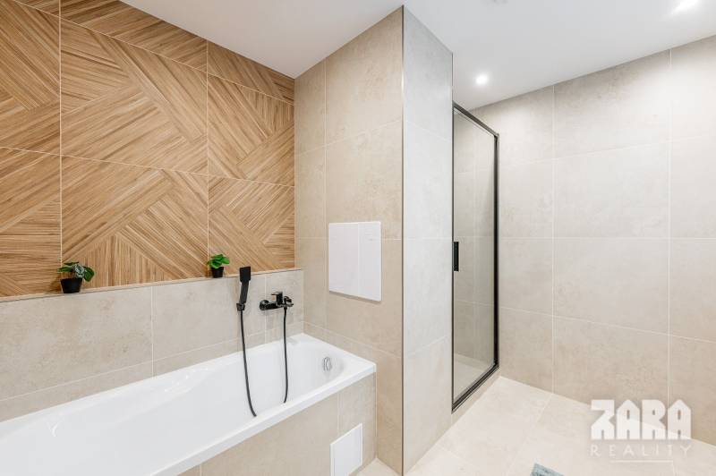 BUZULUCKÁ - NADČASOVÁ NOVINKA, 3.izb. byt 70 m2 + loggia so ZARIADENÍM