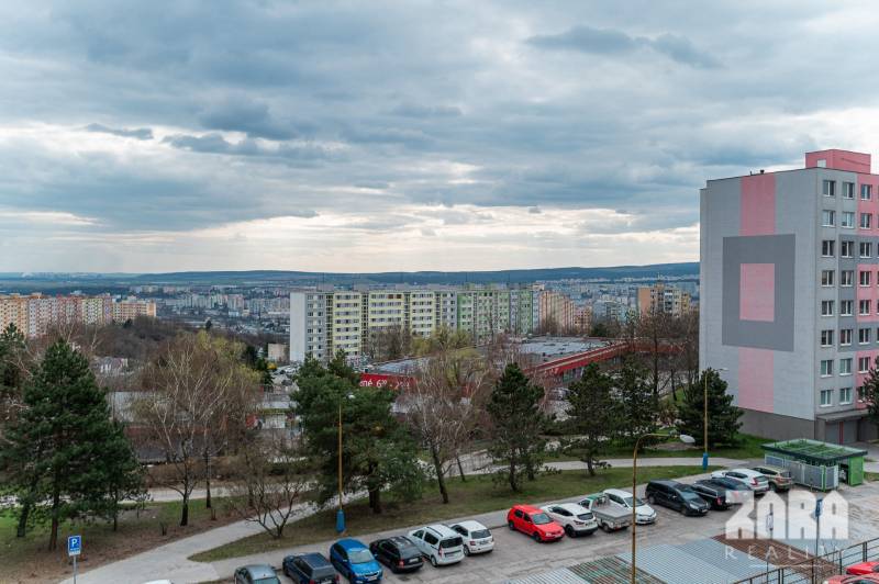 BUZULUCKÁ - NADČASOVÁ NOVINKA, 3.izb. byt 70 m2 + loggia so ZARIADENÍM