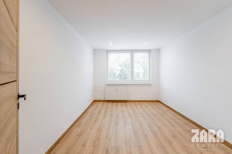 BUZULUCKÁ - NADČASOVÁ NOVINKA, 3.izb. byt 70 m2 + loggia so ZARIADENÍM