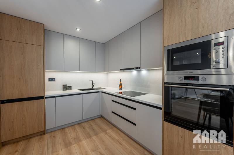 BUZULUCKÁ - NADČASOVÁ NOVINKA, 3.izb. byt 70 m2 + loggia so ZARIADENÍM