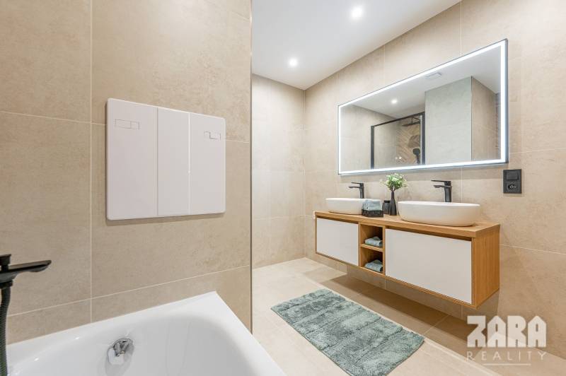 BUZULUCKÁ - NADČASOVÁ NOVINKA, 3.izb. byt 70 m2 + loggia so ZARIADENÍM