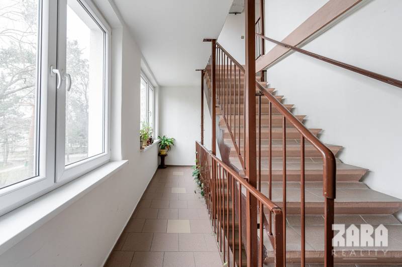 BUZULUCKÁ - NADČASOVÁ NOVINKA, 3.izb. byt 70 m2 + loggia so ZARIADENÍM