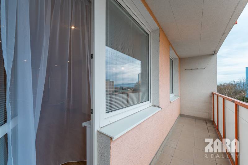 BUZULUCKÁ - NADČASOVÁ NOVINKA, 3.izb. byt 70 m2 + loggia so ZARIADENÍM