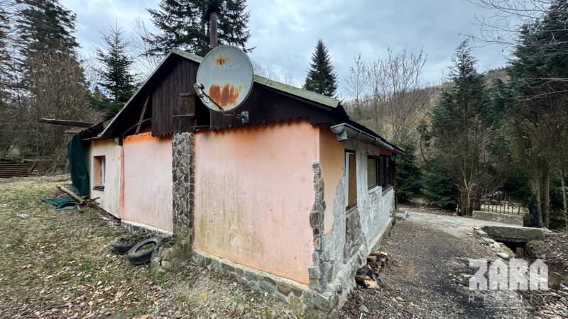 SEVER -  ČERMEĽ - ALPINKA. DREVENÁ rekreačná CHATA  zast. plocha 43 m2