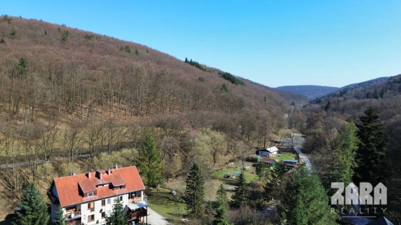 SEVER -  ČERMEĽ - ALPINKA. DREVENÁ rekreačná CHATA  zast. plocha 43 m2