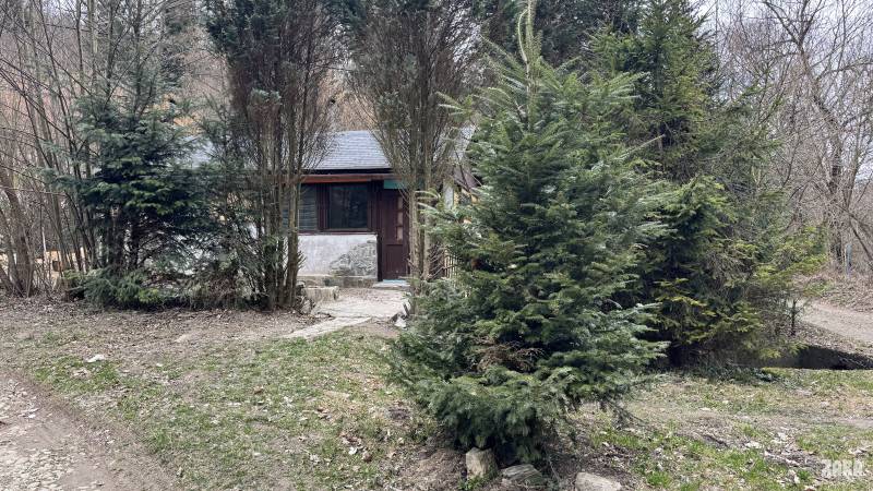 SEVER -  ČERMEĽ - ALPINKA. DREVENÁ rekreačná CHATA  zast. plocha 43 m2