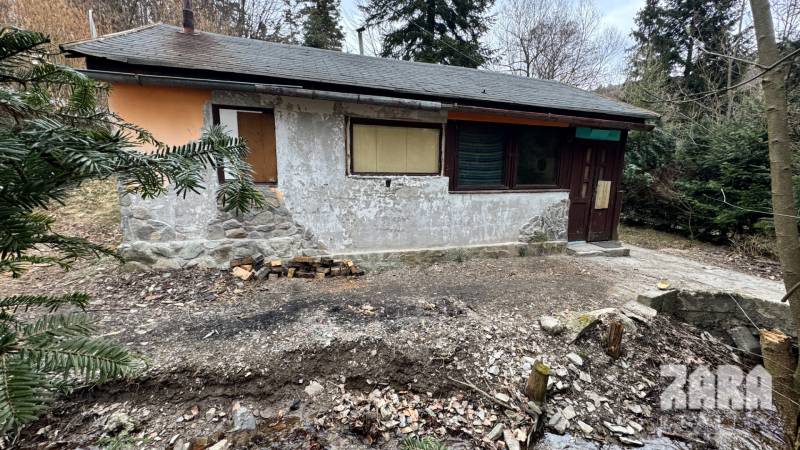 SEVER -  ČERMEĽ - ALPINKA. DREVENÁ rekreačná CHATA  zast. plocha 43 m2