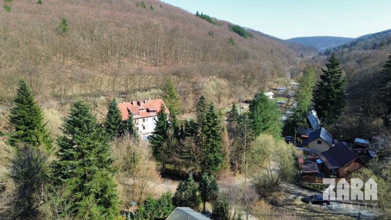 SEVER -  ČERMEĽ - ALPINKA. DREVENÁ rekreačná CHATA  zast. plocha 43 m2