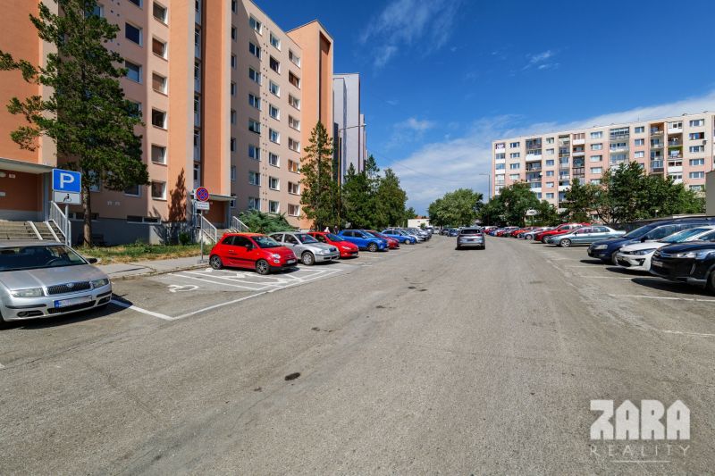 KVP Húsková - NOVINKA: MODERNÝ- ZARIADENÝ 3 izbový byt. 62 m2 + loggia