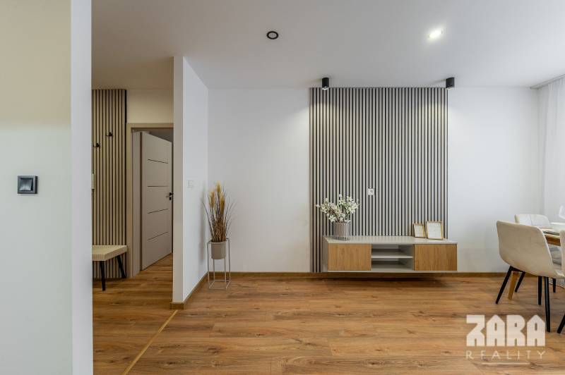 KVP Húsková - TOP PONUKA,  krásny 3 izbový byt. 63 m2 + loggia