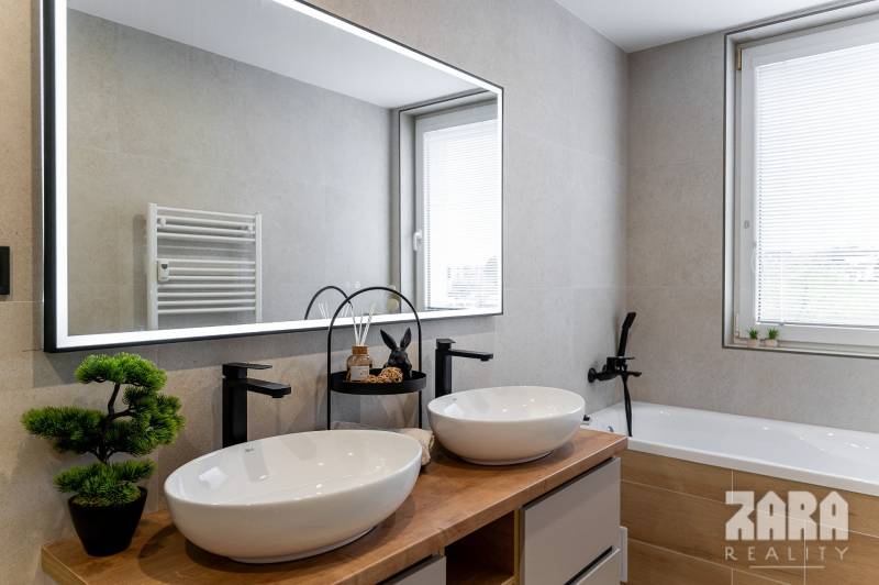 KVP Húsková - TOP PONUKA,  krásny 3 izbový byt. 63 m2 + loggia