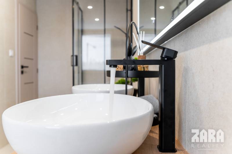 KVP Húsková - TOP PONUKA,  krásny 3 izbový byt. 63 m2 + loggia