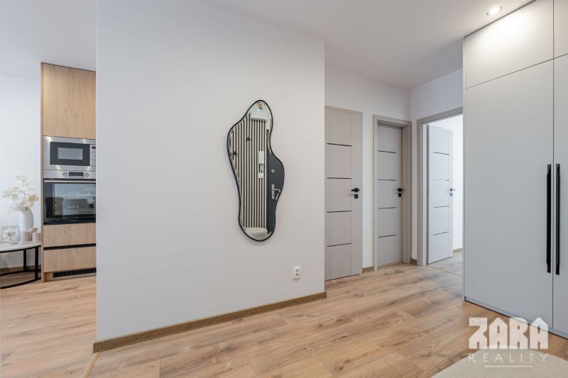 KVP Húsková - NOVINKA: MODERNÝ- ZARIADENÝ 3 izbový byt. 62 m2 + loggia