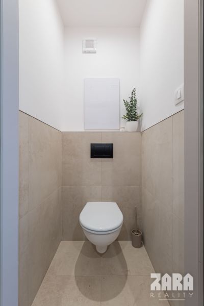 KVP Húsková - NOVINKA: MODERNÝ- ZARIADENÝ 3 izbový byt. 62 m2 + loggia