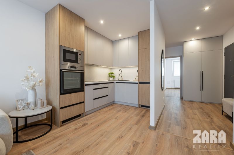 KVP Húsková - NOVINKA: MODERNÝ- ZARIADENÝ 3 izbový byt. 62 m2 + loggia