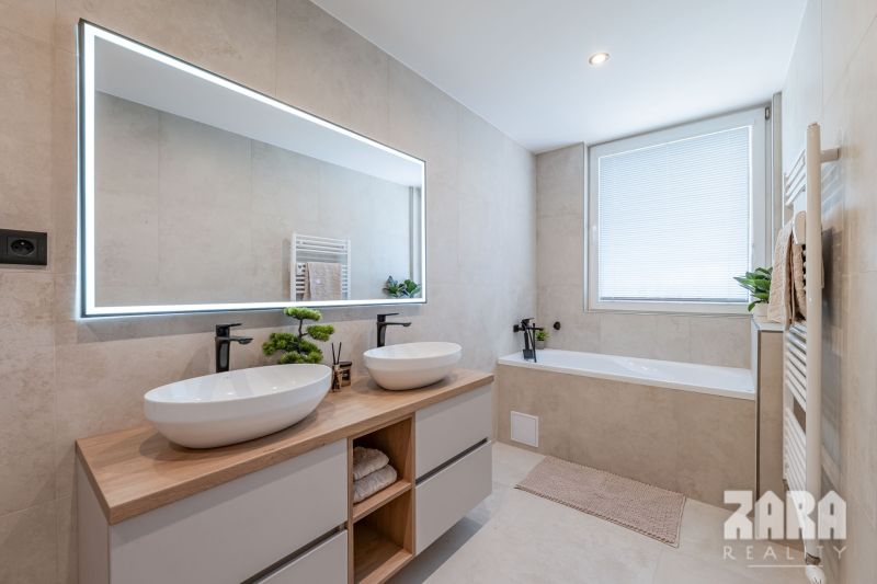 KVP Húsková - NOVINKA: MODERNÝ- ZARIADENÝ 3 izbový byt. 62 m2 + loggia
