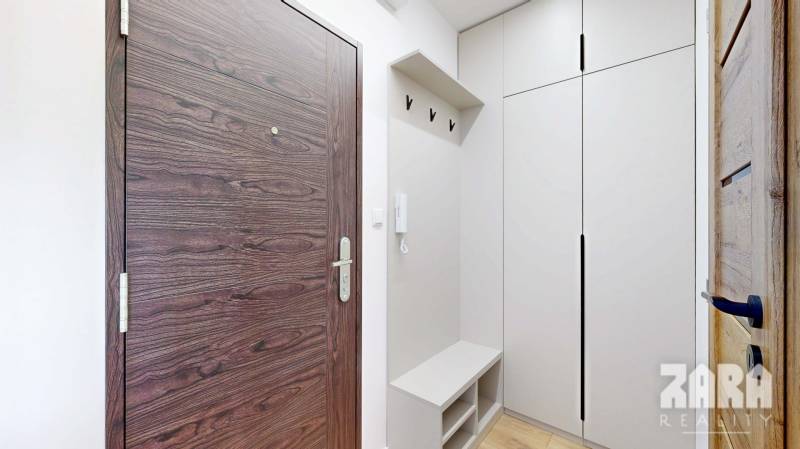 KVP - HEMERKOVA, MODERNÝ, ZARIADENÝ ŠTÝLOVÝ 1,5 izb. byt + loggia.